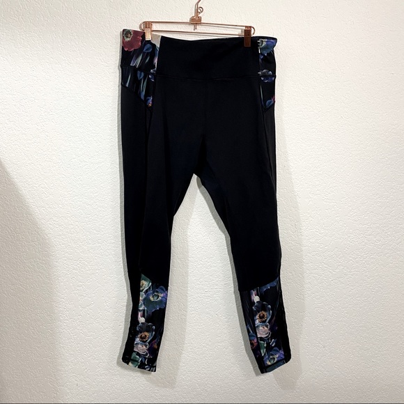 CALIA floral and black leggings - Picture 1 of 4